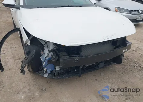 2025 Kia K4 Lxs z USA, uszkodzony, nr VIN 3KPFT4DE0SE030589